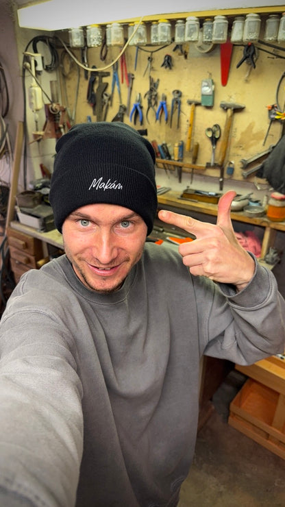 Zimní čepice s výšivkou Makám / Basic